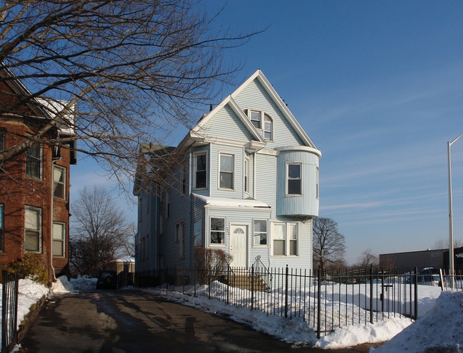 230 Wethersfield Ave in Hartford, CT - Building Photo - Building Photo