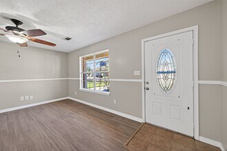 210 N Shirley Ln in Willis, TX - Building Photo - Building Photo