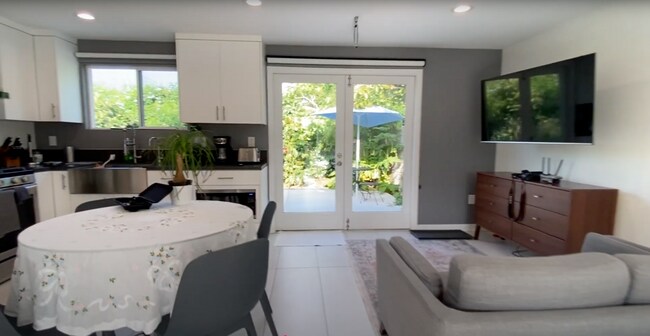 11852 Menlo Ave in Los Angeles, CA - Building Photo - Building Photo