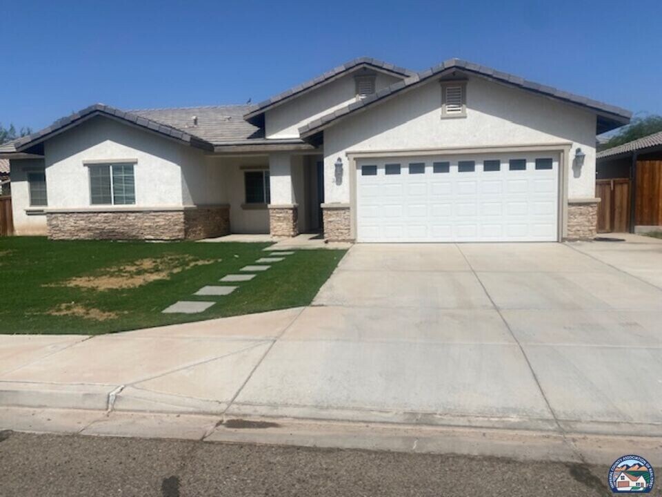 2312 Christi Ave in Imperial, CA - Building Photo