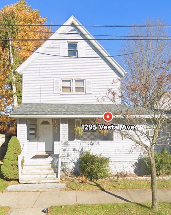 1295 Vestal Ave-Unit -First floor in Binghamton, NY - Building Photo