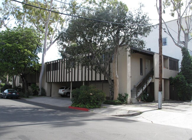 12000 Rochester Ave in Los Angeles, CA - Building Photo - Building Photo