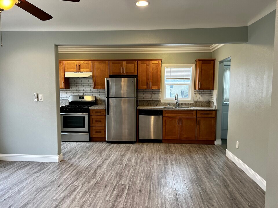 378 S Vancouver Ave in Los Angeles, CA - Building Photo