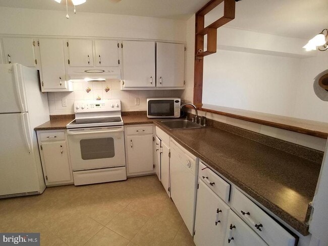 property at 1030 Warwick Ct