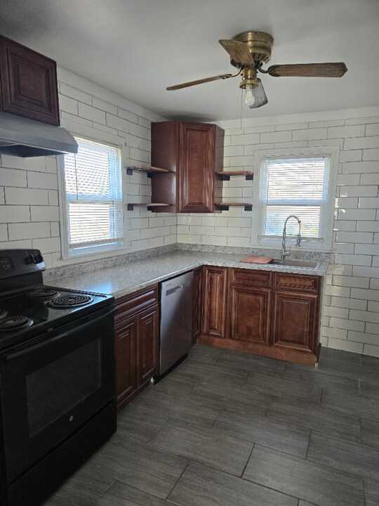 445 W 12th St in Concordia, KS - Foto de edificio