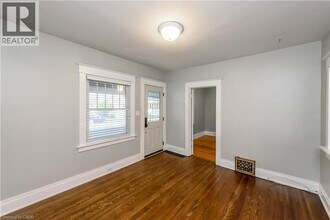 9 Atwood St in St Catharines, ON - Building Photo - Building Photo