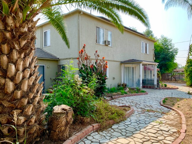 11541 Moreno Ave in Lakeside, CA - Foto de edificio - Building Photo