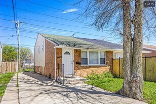13313 S Eberhart Ave in Chicago, IL - Building Photo