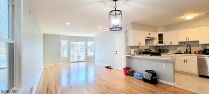 11 Wallis Ave in Jersey City, NJ - Building Photo - Building Photo