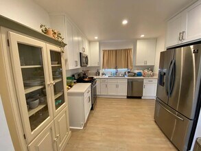 1715 Glendon Ave in Los Angeles, CA - Foto de edificio - Building Photo