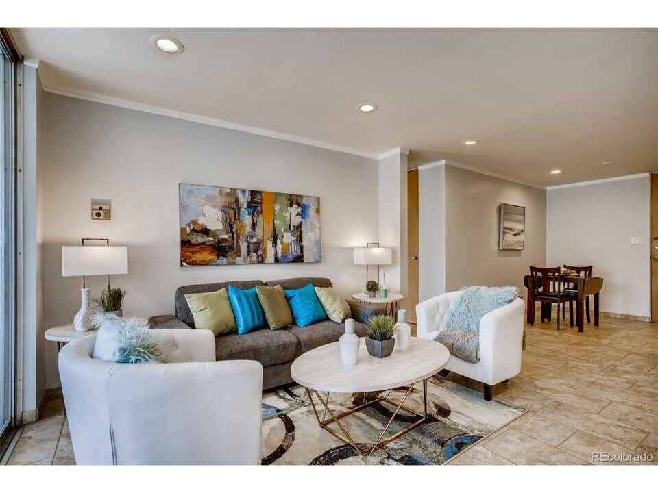 1050 N Corona St, Unit 115 in Denver, CO - Foto de edificio