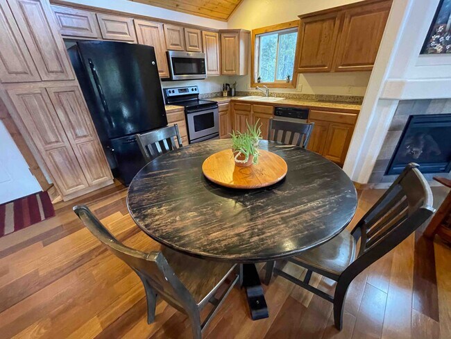 511 N Aspen St in Alma, CO - Building Photo - Building Photo