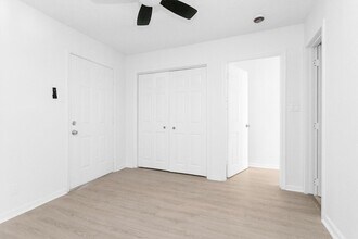 16016 Green Manor Dr, Unit D in Humble, TX - Building Photo - Building Photo