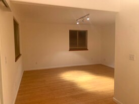 2112-2114 Hamilton Ave in North Bend, OR - Building Photo