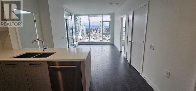 518-1518 Clarke Rd in Coquitlam, BC - Building Photo - Building Photo