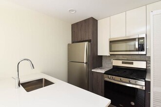 1016 W Grace St, Unit J01P in Chicago, IL - Foto de edificio - Building Photo