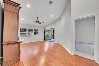 1002 NW 105th Way in Plantation, FL - Building Photo - Building Photo