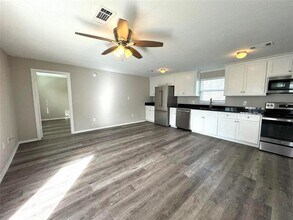 1547 Garden Rd in Pearland, TX - Foto de edificio - Building Photo