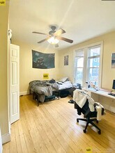 739 Parker St, Unit 1 in Boston, MA - Foto de edificio - Building Photo