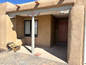 122 Mikaela Rd in Corrales, NM - Building Photo - Building Photo