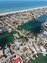 301 22nd St in Belleair Beach, FL - Foto de edificio - Building Photo