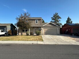 2551 SW Indian Ln in Redmond, OR - Building Photo