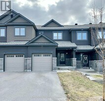 14 Atop Ln in Ottawa, ON - Building Photo