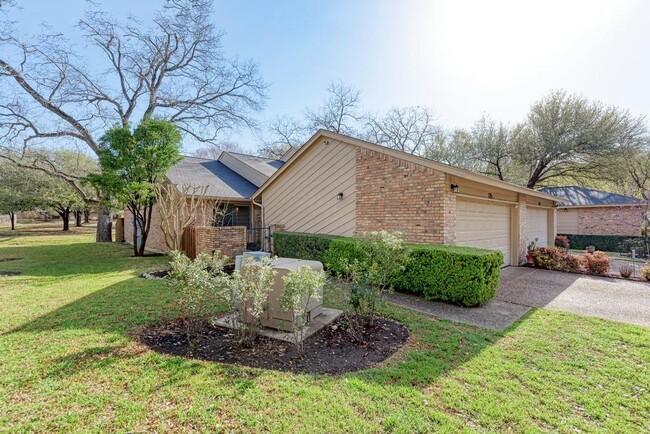 property at 7211 Lakewood Dr