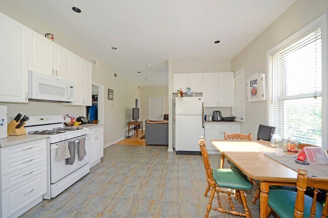 536 N Armour St, Unit 1
