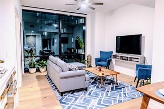 70 Rainey St in Austin, TX - Building Photo - Building Photo