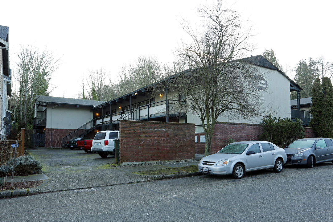 Alpine Chalet Apartments in Seattle, WA - Building Photo