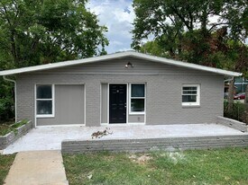 2415 Booker St in Nashville, TN - Building Photo