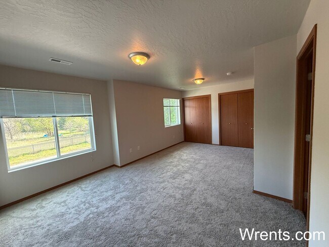 property at 10427-10429 E Maxwell Ln