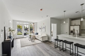 140 W Webster Ave in Roselle Park, NJ - Foto de edificio - Building Photo