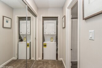 Kenilworth Apartments in Prairie Village, KS - Building Photo - Building Photo