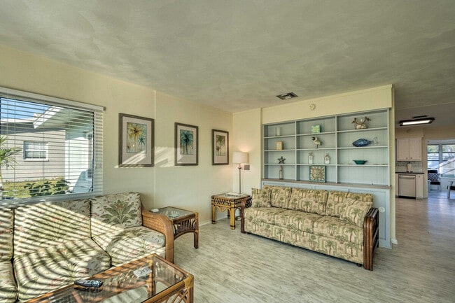 property at 1017 Pineland Ave