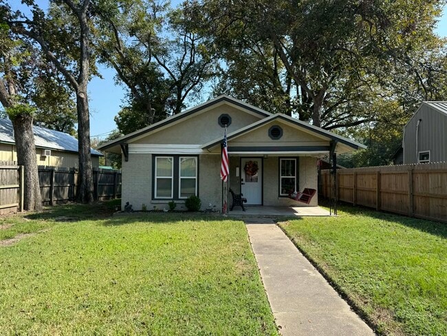 property at 606 N Polk St