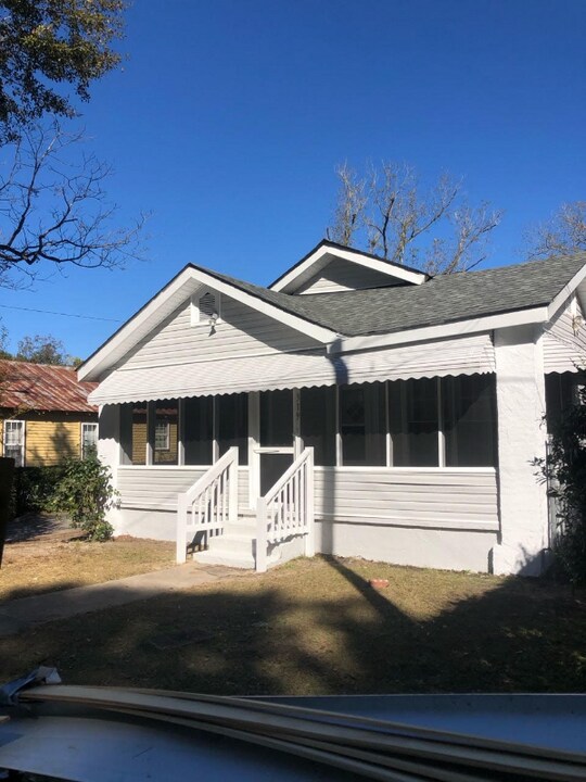 319 Railroad St in Sylvania, GA - Building Photo