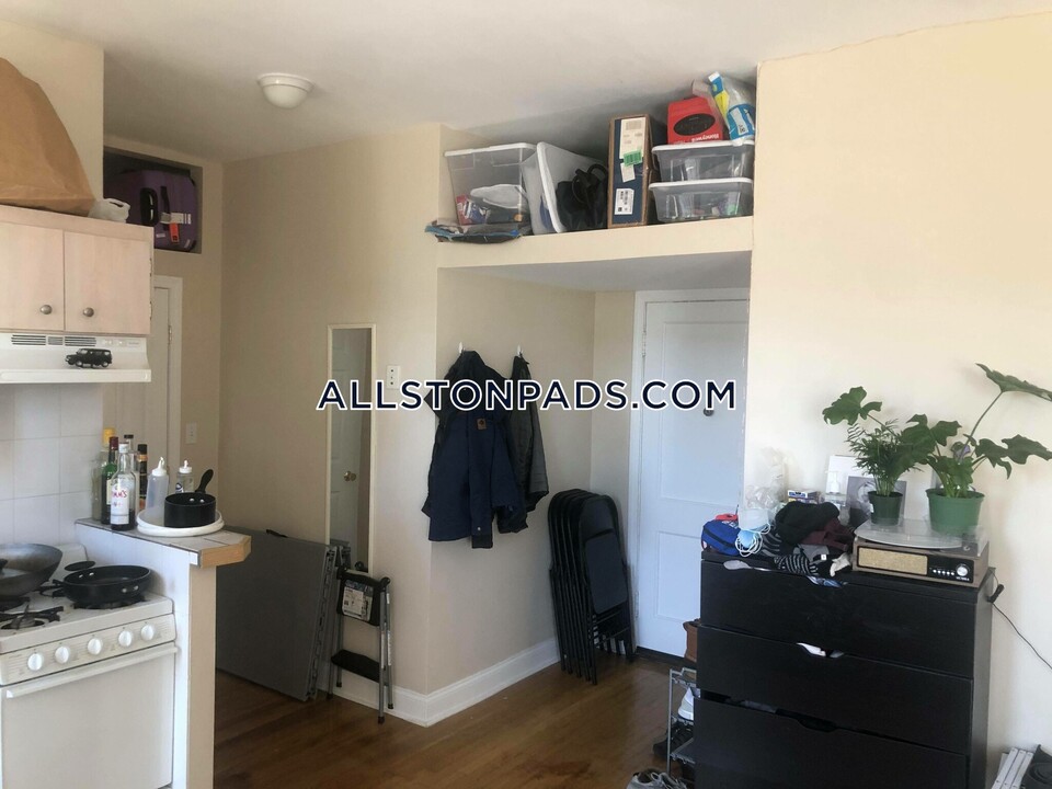 1189 Commonwealth Ave in Boston, MA - Building Photo