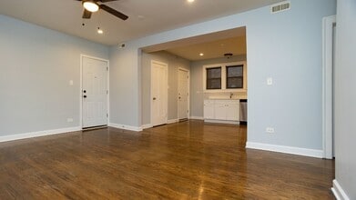 3320 N LeClaire Ave, Unit 2N in Chicago, IL - Building Photo - Building Photo