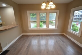 4300 W 8th St in Cincinnati, OH - Building Photo - Building Photo
