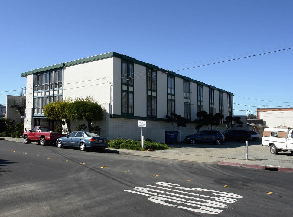 1050 Beech St in Redwood City, CA - Building Photo