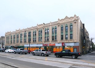 North Ave Office in Chicago, IL - Building Photo - Building Photo
