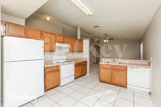 7594 Groveoak Dr, Unit 817 in Orlando, FL - Building Photo - Building Photo