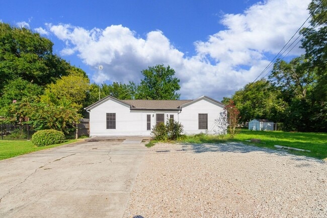 2523 S Broadway St in La Porte, TX - Building Photo - Building Photo