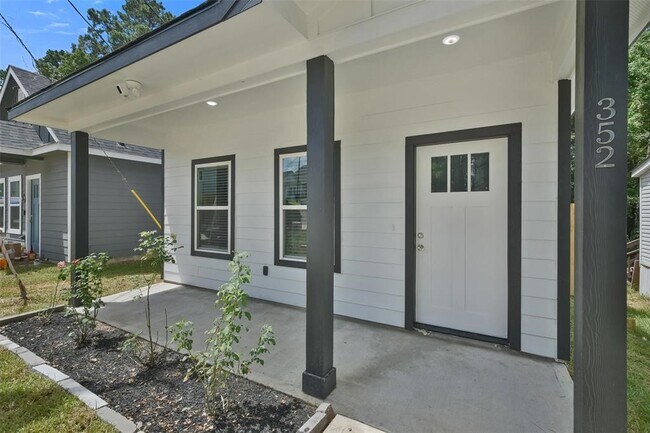 352 Westchase St in Montgomery, TX - Building Photo - Building Photo