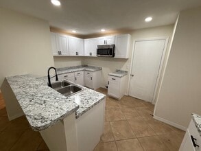 100 Golfview Dr in Homosassa, FL - Foto de edificio - Building Photo