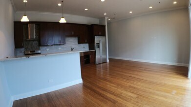 1609 W Warren Blvd, Unit 402 in Chicago, IL - Building Photo - Building Photo