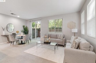 271 Washington Dr in Brentwood, CA - Building Photo - Building Photo