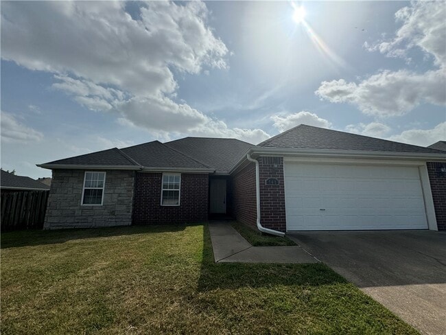 741 Reisling St in Centerton, AR - Building Photo - Building Photo